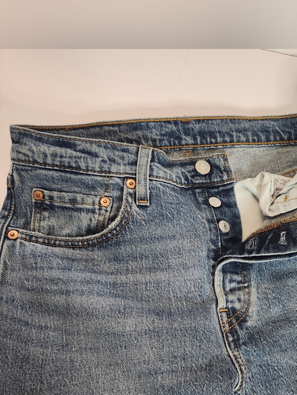 Levi's Women's 501 Cropped Jeans - Waist Size 28 - Picture 3 of 5